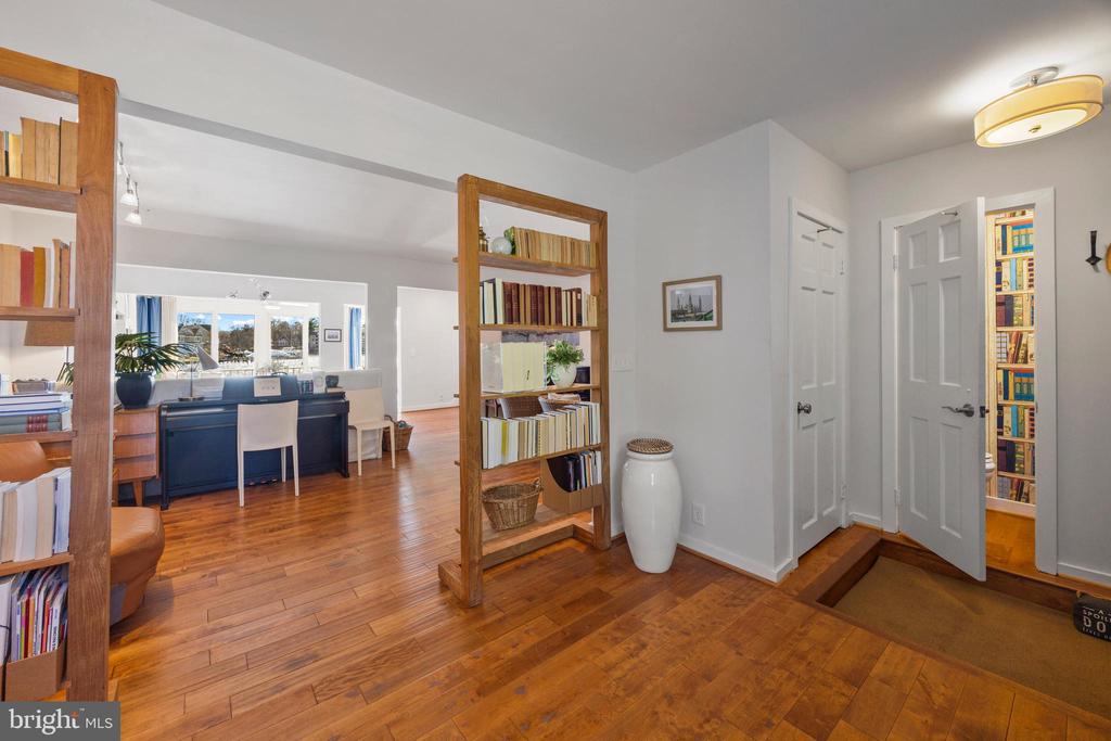 9 Shipwright St