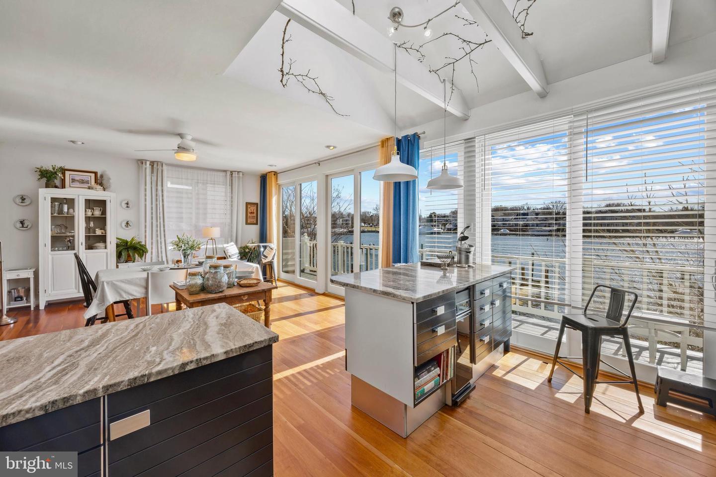 9 Shipwright St