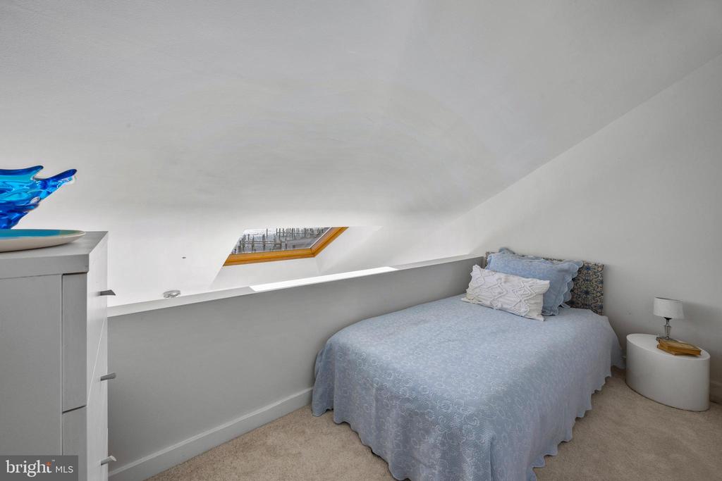 9 Shipwright St