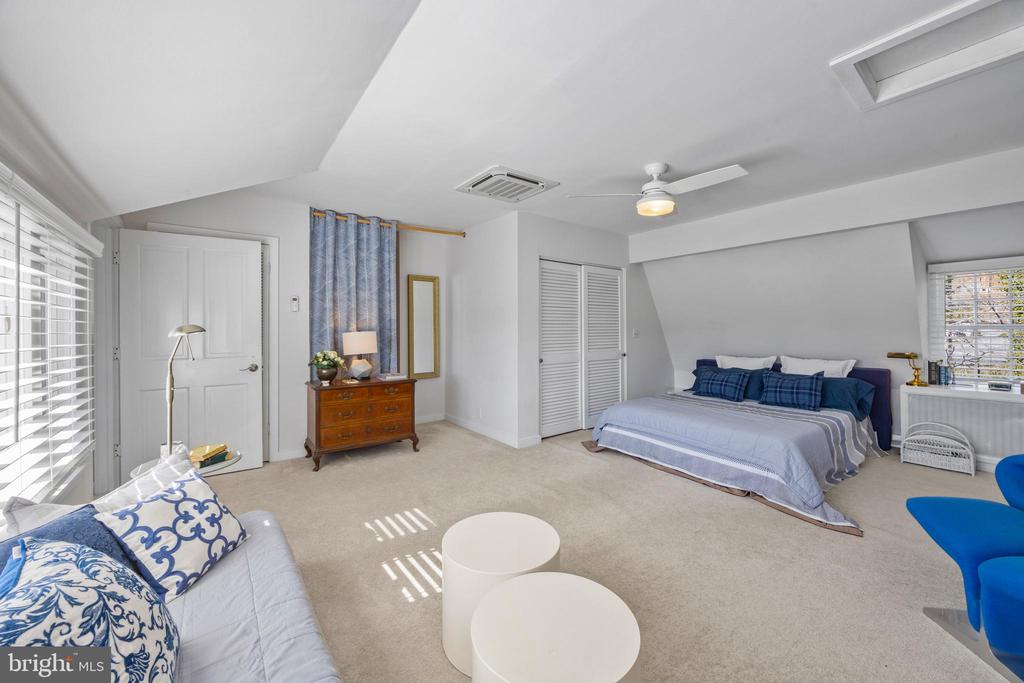 9 Shipwright St
