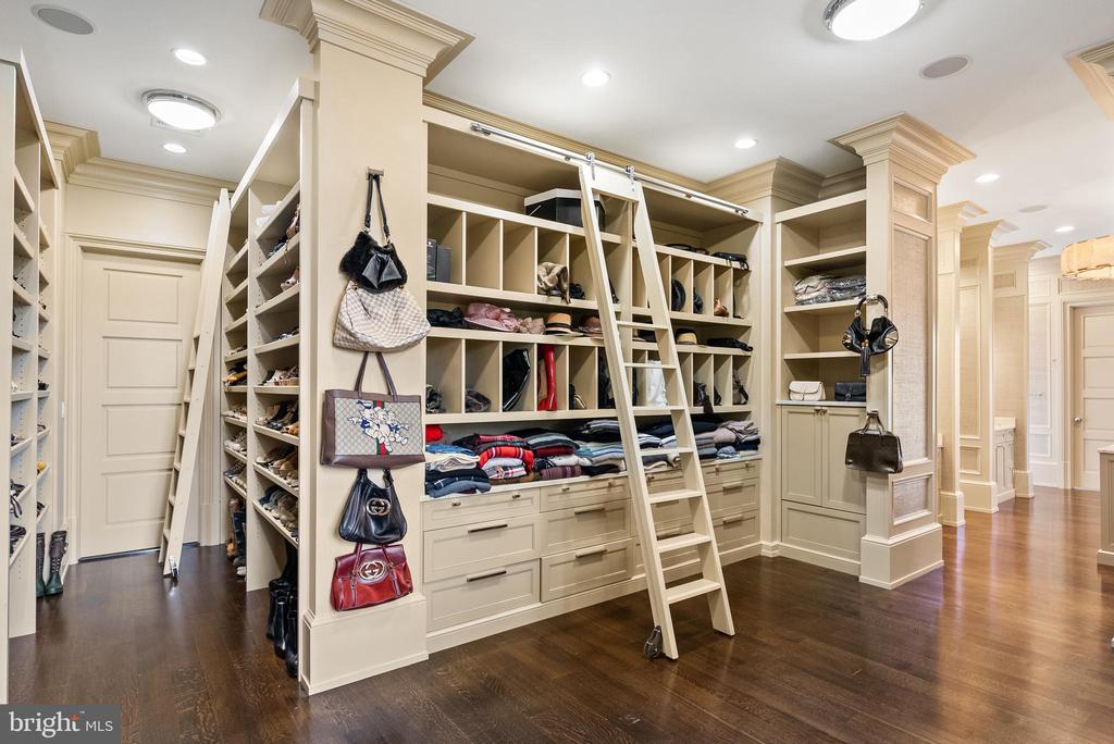 806 Coachway