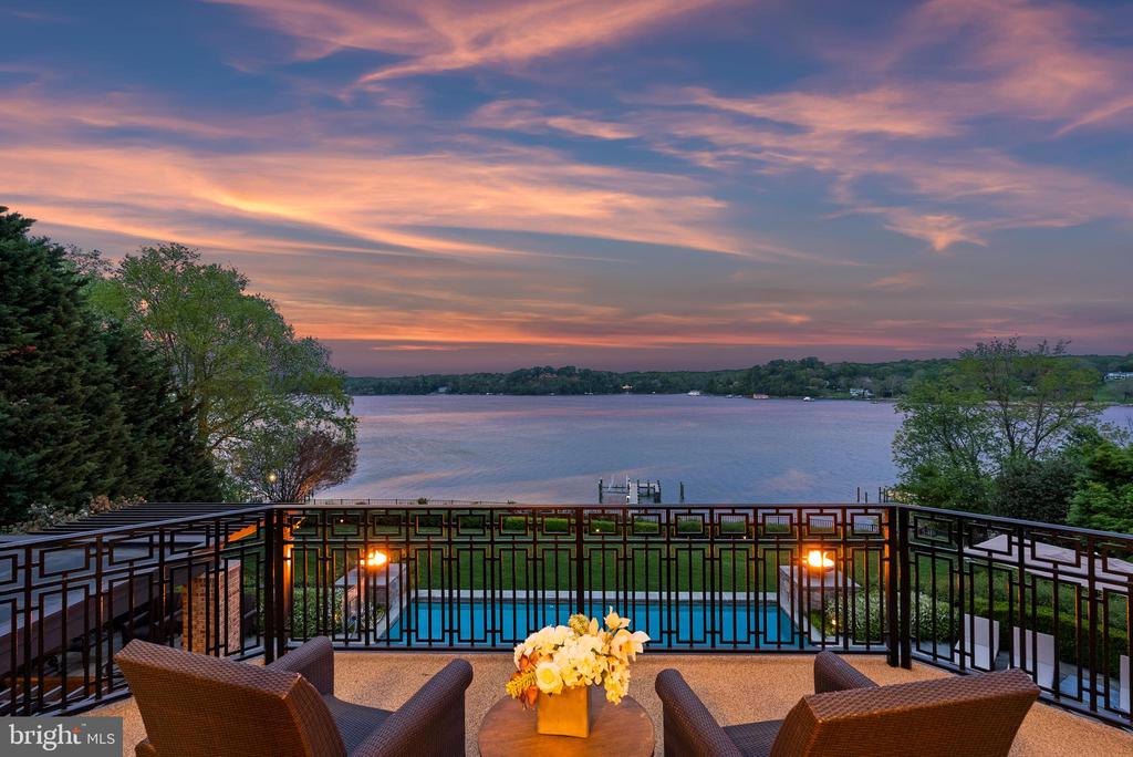 806 Coachway
