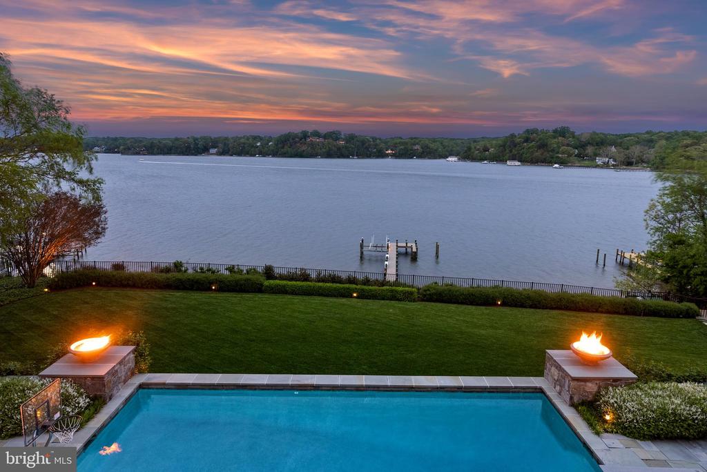 806 Coachway