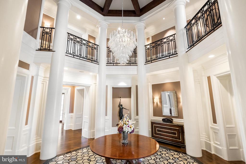 806 Coachway