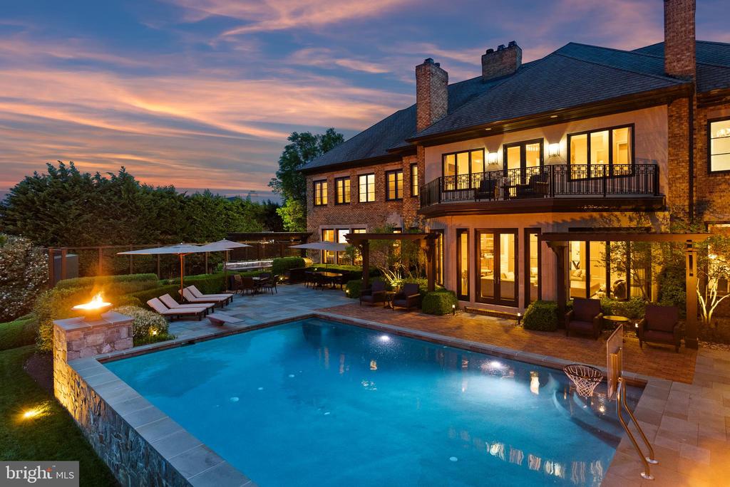 806 Coachway