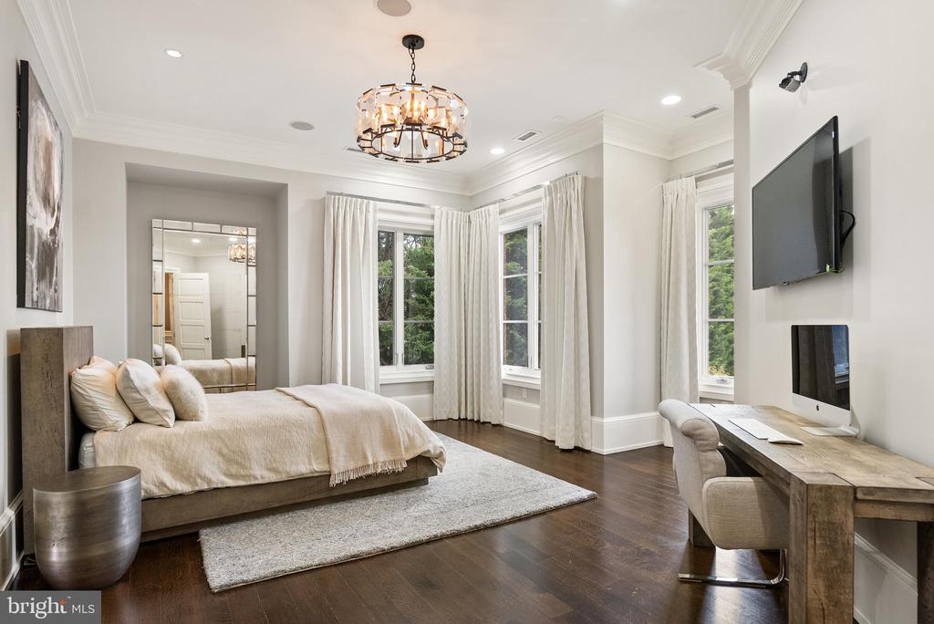 806 Coachway