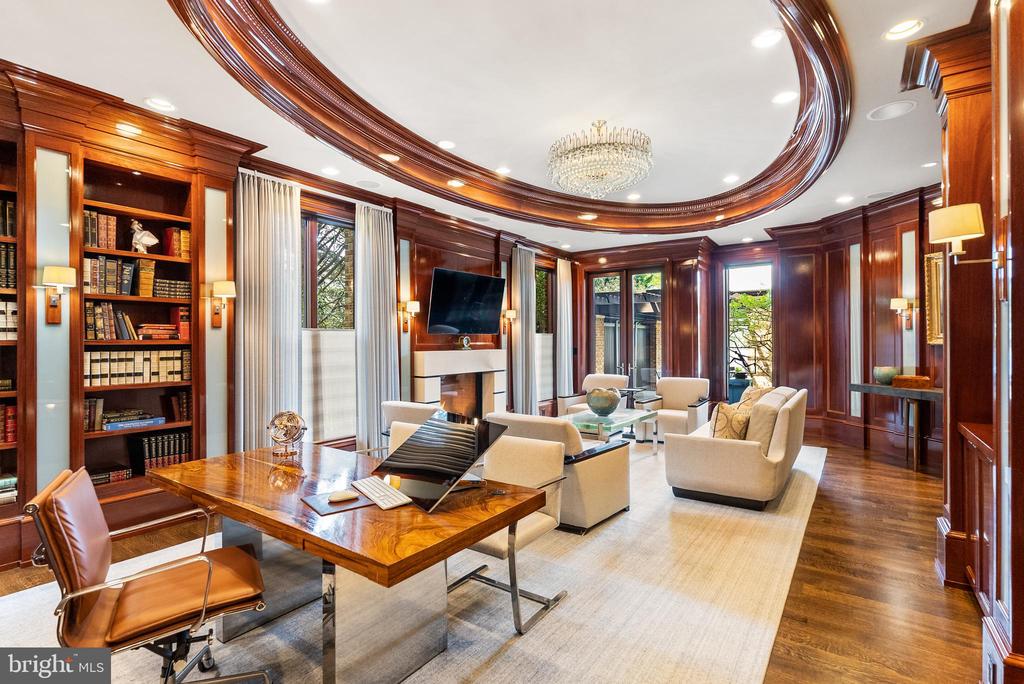 806 Coachway