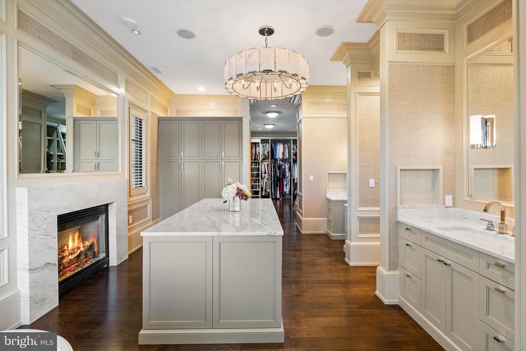 806 Coachway