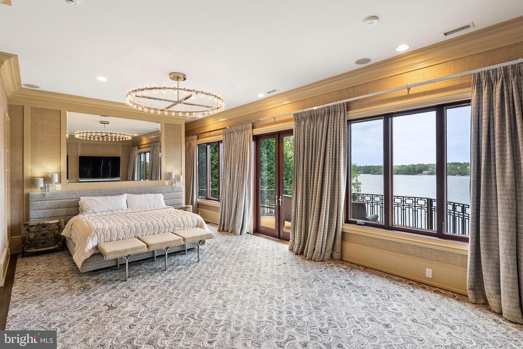 806 Coachway