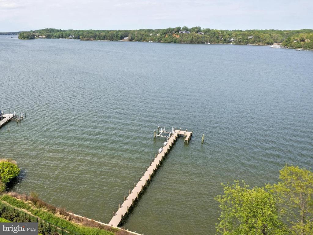 806 Coachway