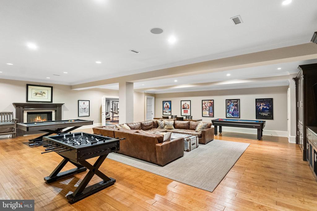 806 Coachway