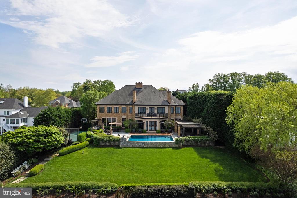 806 Coachway