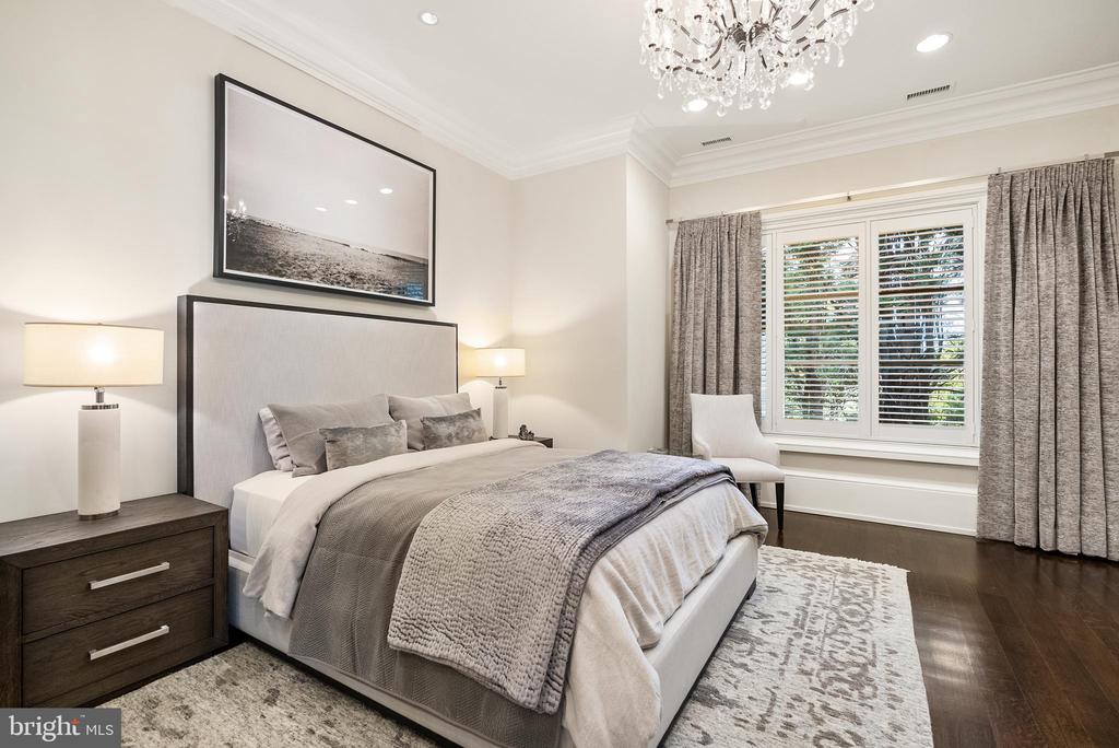 806 Coachway