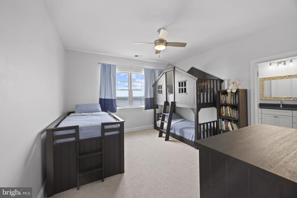 119 W Bay View Dr