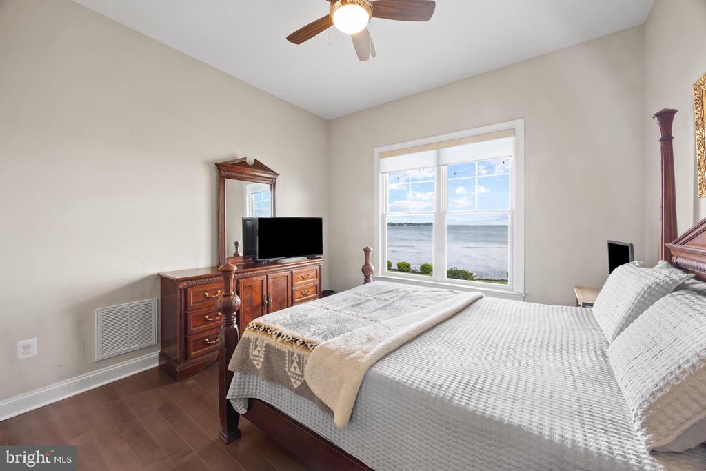 119 W Bay View Dr