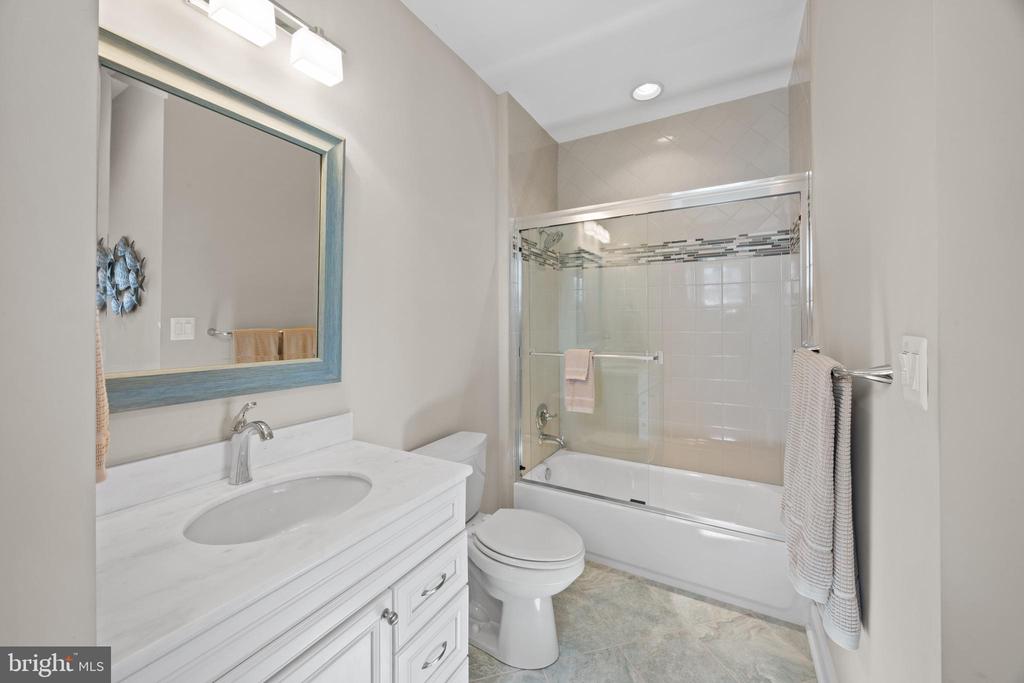 119 W Bay View Dr