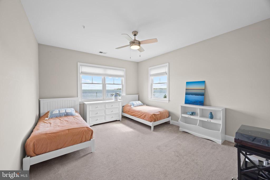 119 W Bay View Dr