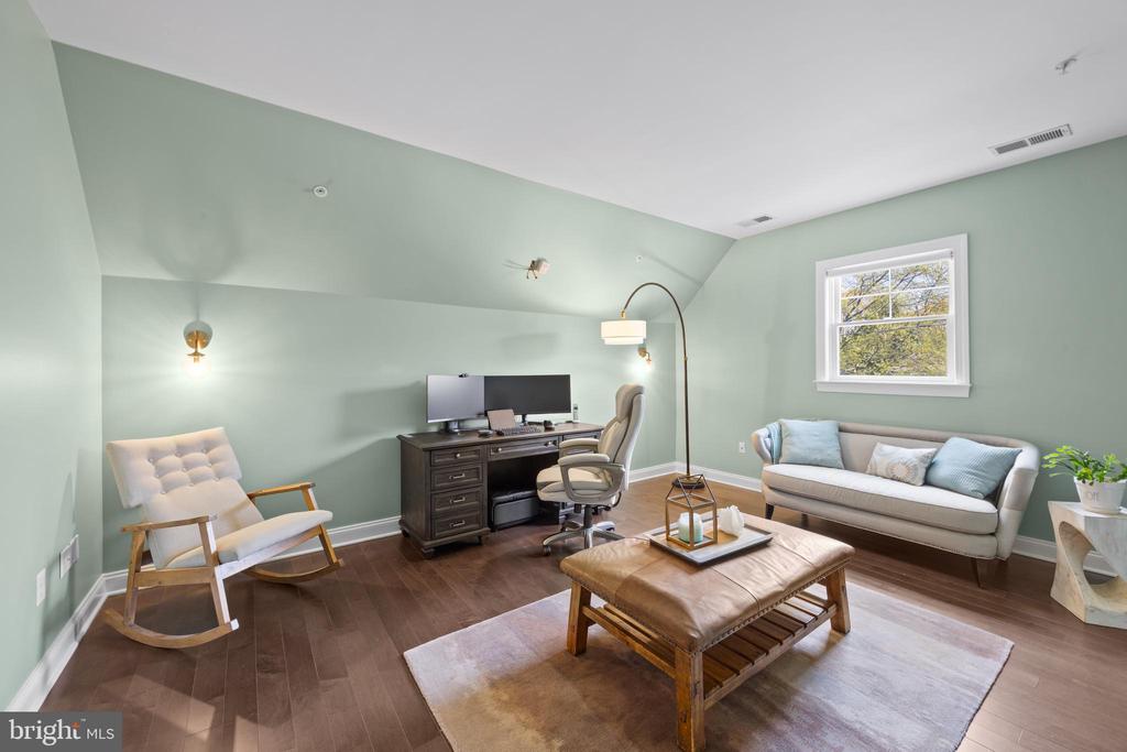 119 W Bay View Dr
