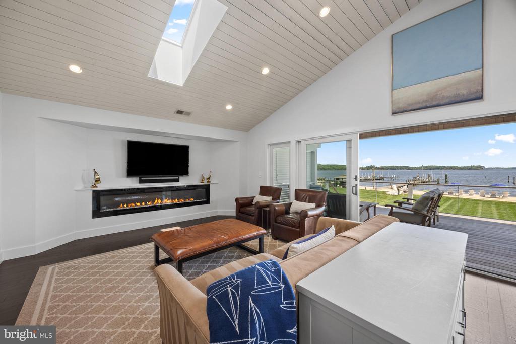 713 Cottage Dr