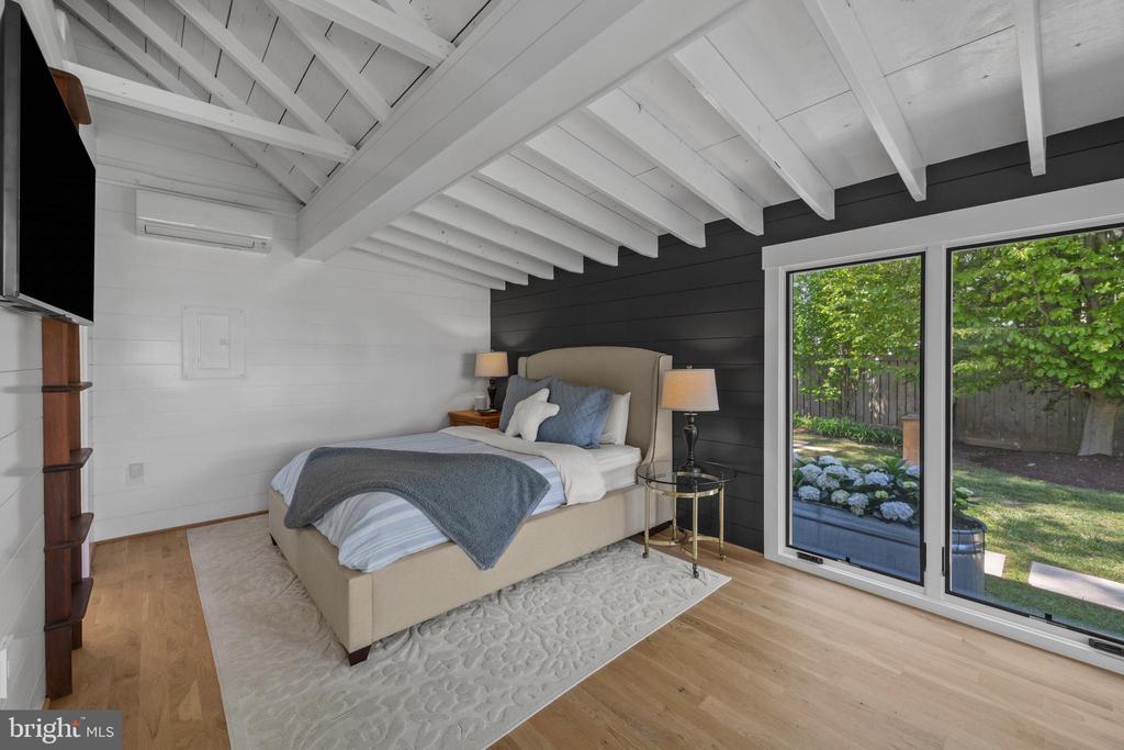713 Cottage Dr