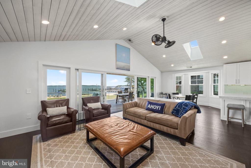 713 Cottage Dr