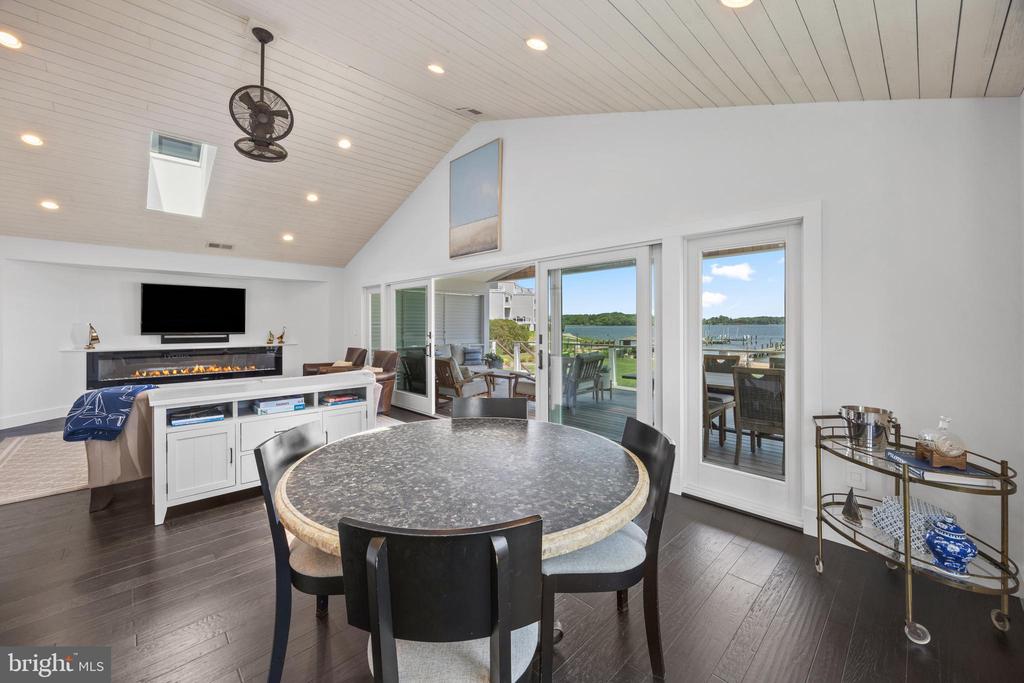713 Cottage Dr