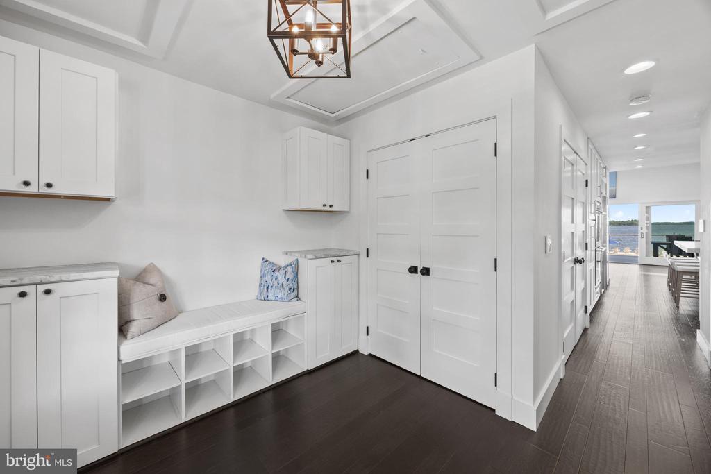 713 Cottage Dr