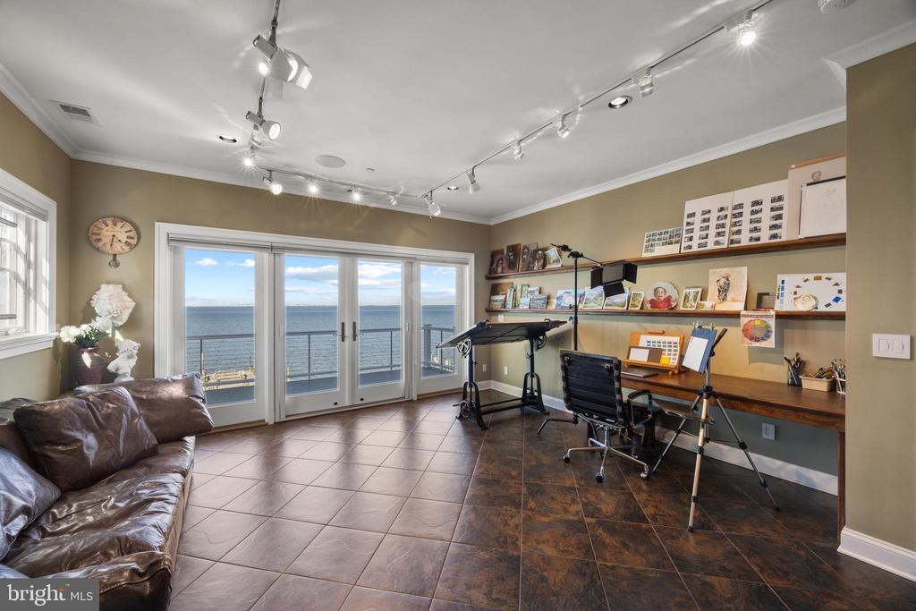 2512 Lyon Dr
