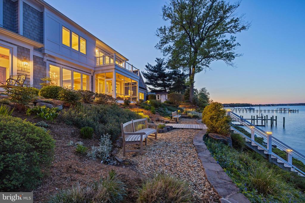 2512 Lyon Dr