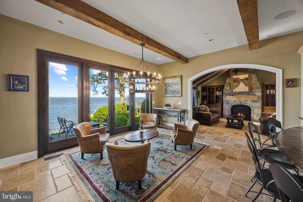 2512 Lyon Dr