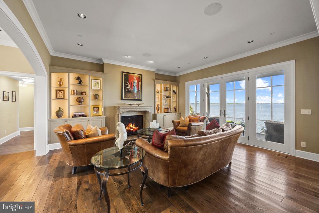 2512 Lyon Dr