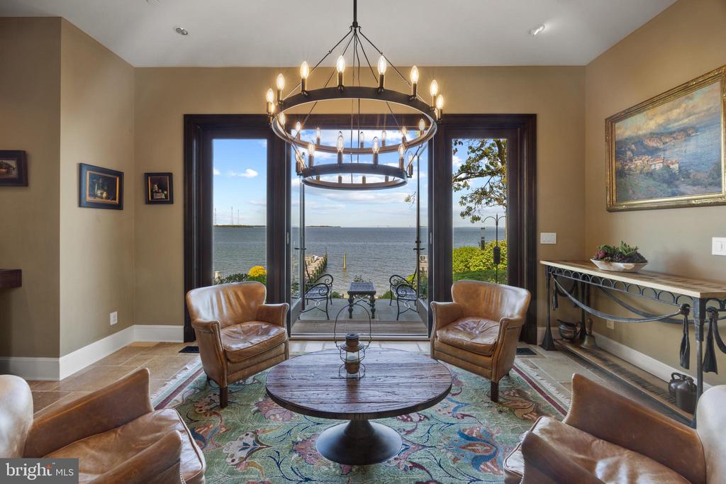 2512 Lyon Dr