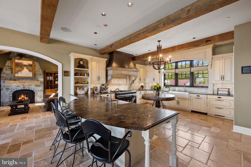2512 Lyon Dr