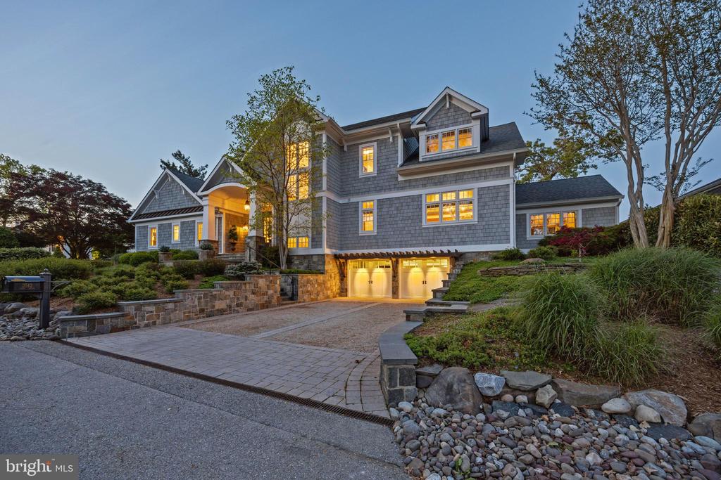 2512 Lyon Dr