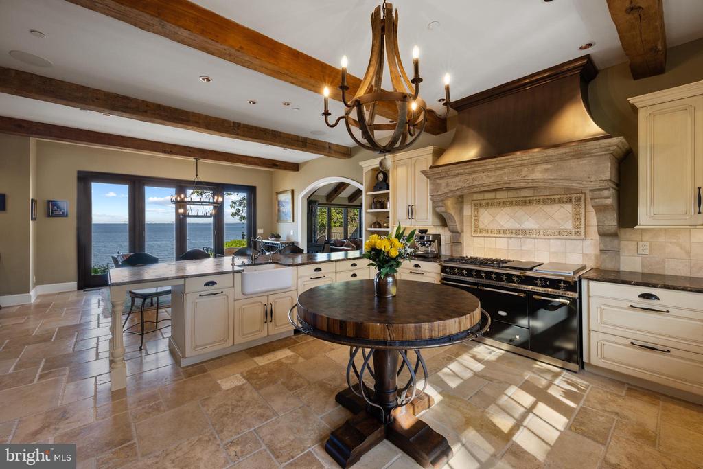 2512 Lyon Dr