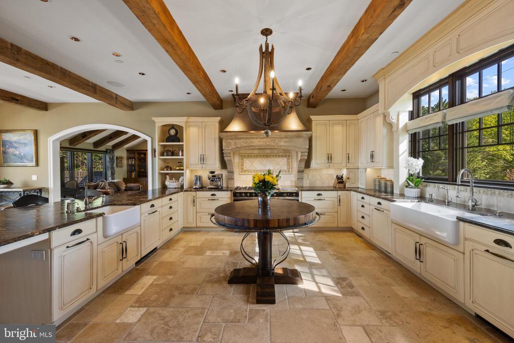 2512 Lyon Dr