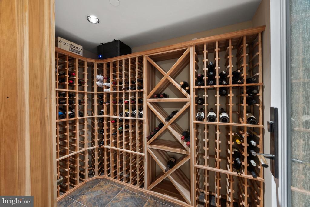 2512 Lyon Dr