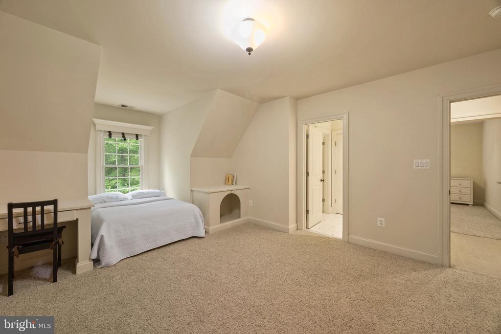 2524 Chapman Ln