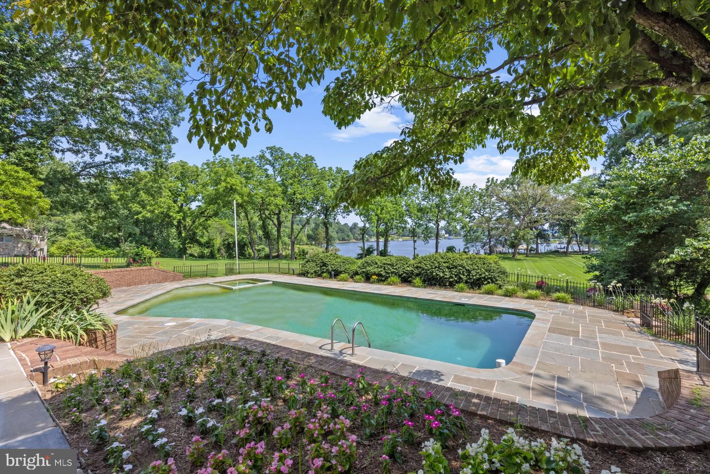 917 Childs Point Rd