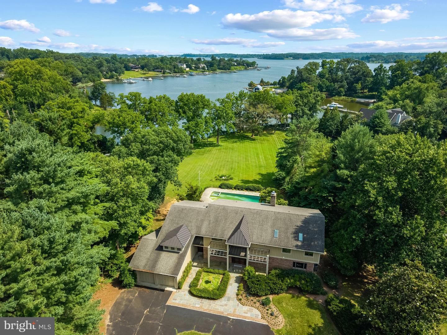917 Childs Point Rd