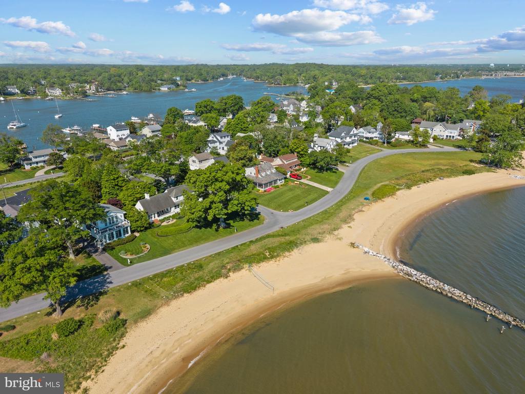 80 River Dr