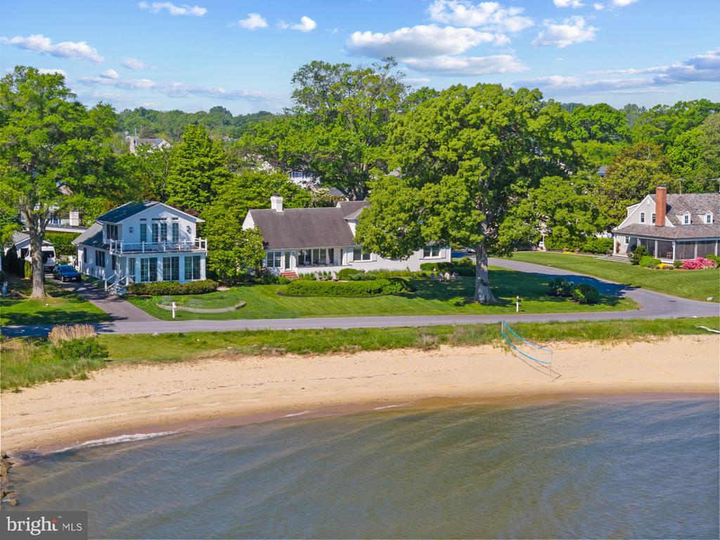 80 River Dr