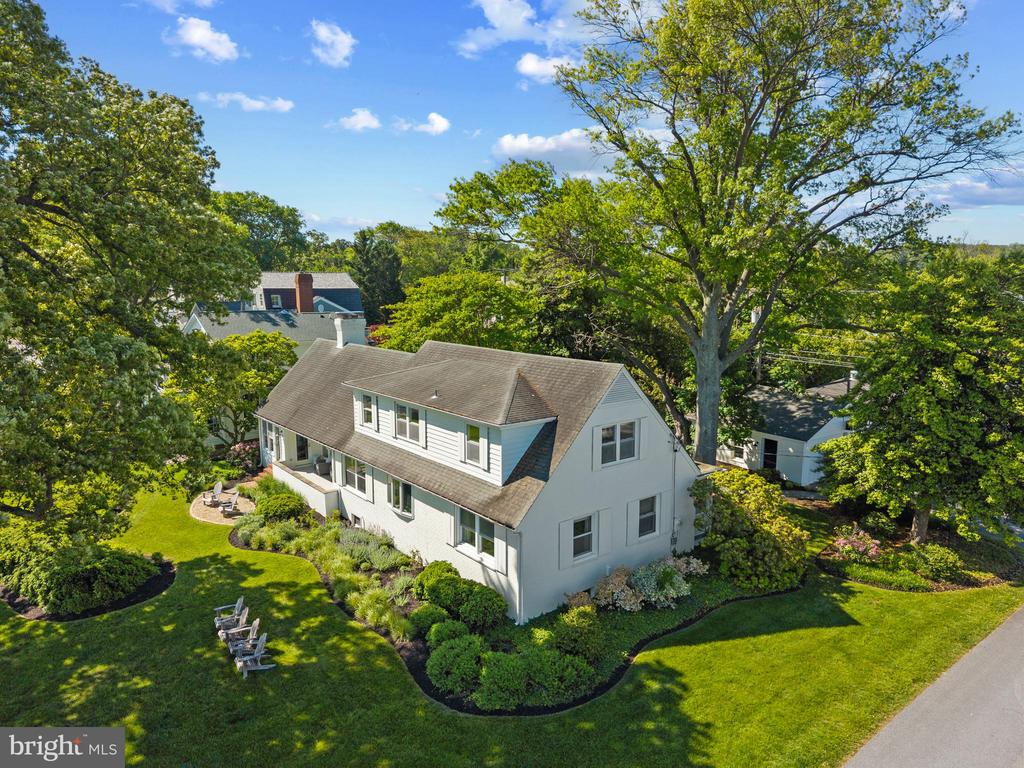 80 River Dr