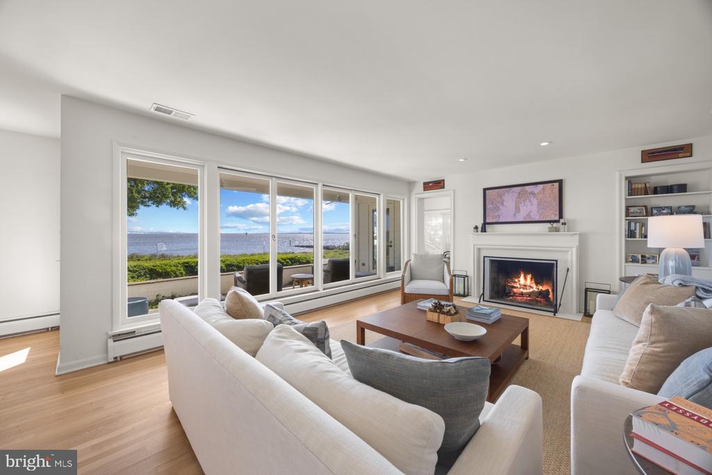 80 River Dr