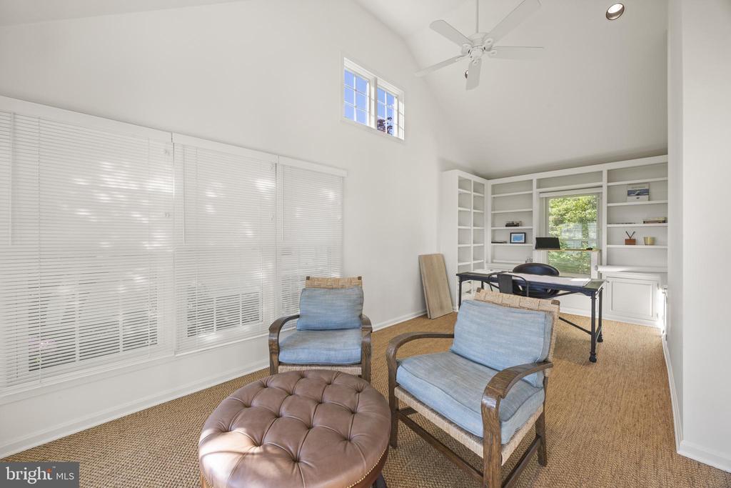 80 River Dr