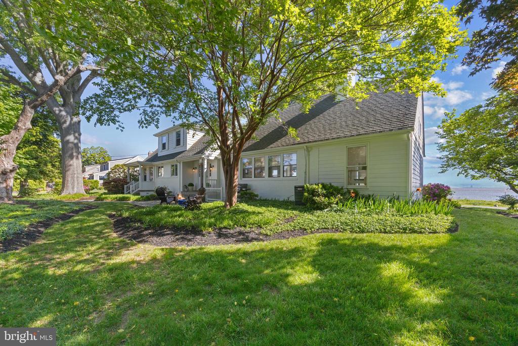 80 River Dr