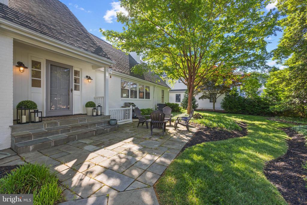 80 River Dr