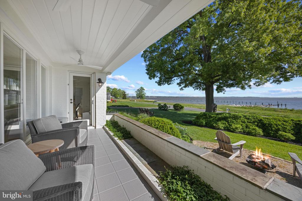 80 River Dr
