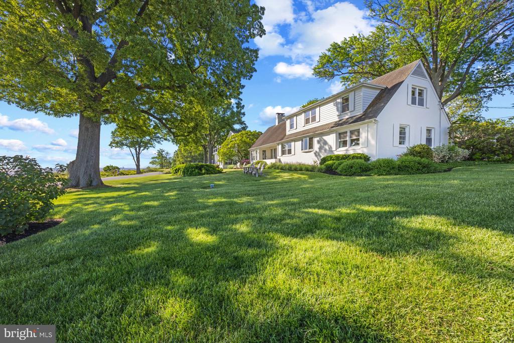 80 River Dr