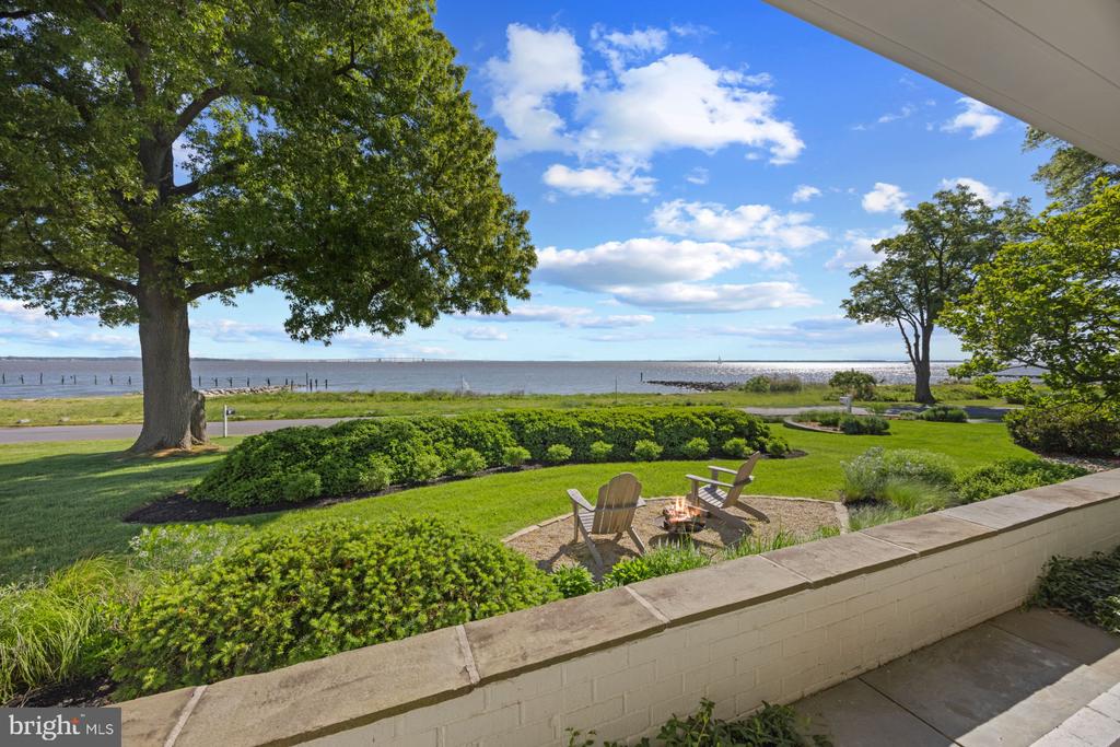 80 River Dr